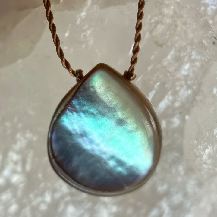 LIGHT ABALONE CORD NECKLACE